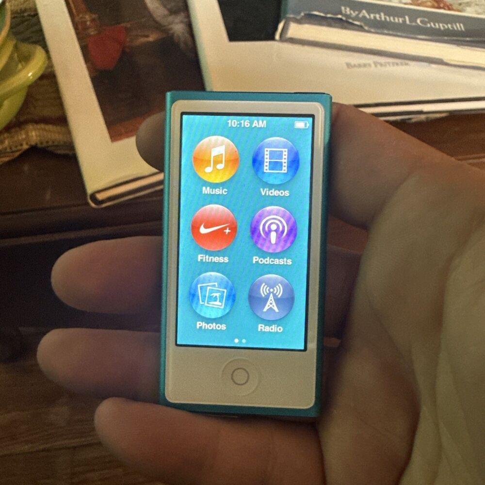 Apple iPod Nano 7th Generation 14.7GB BLUE- Bluetooth